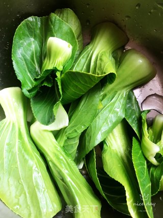番茄鸡蛋青菜炒面的做法步骤：1