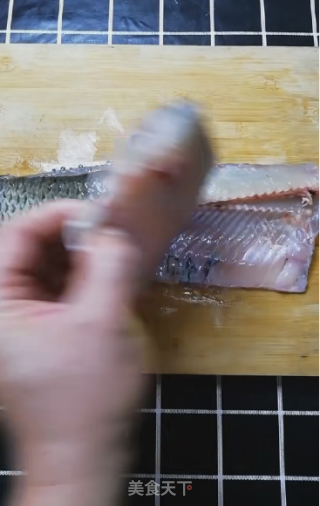 年夜饭----松鼠鱼的做法步骤：2
