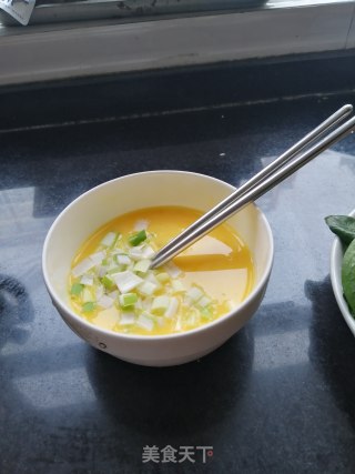 香菇鸡蛋汤面的做法步骤：1