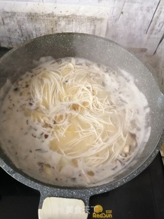 香菇鸡蛋汤面的做法步骤：6