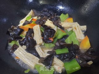 素炒腐竹木耳——简单易学快手菜的做法步骤：4