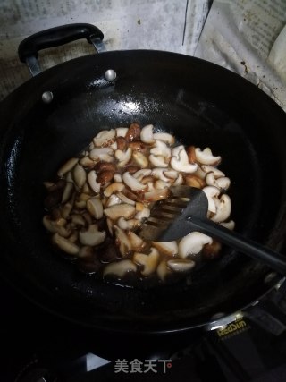 香菇烧白菜的做法步骤：2