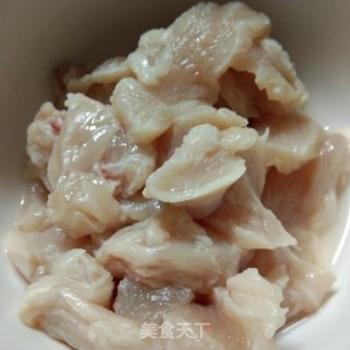 香菇炒鸡胸肉的做法步骤：1