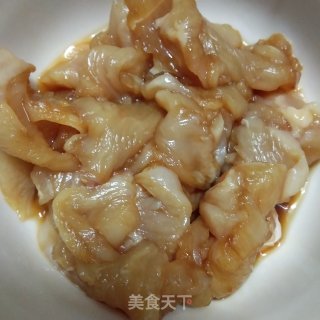香菇炒鸡胸肉的做法步骤：3