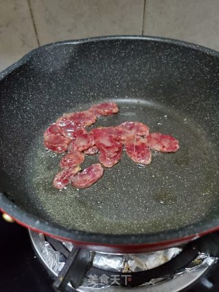 腊肠炒紫色菜心的做法步骤：4