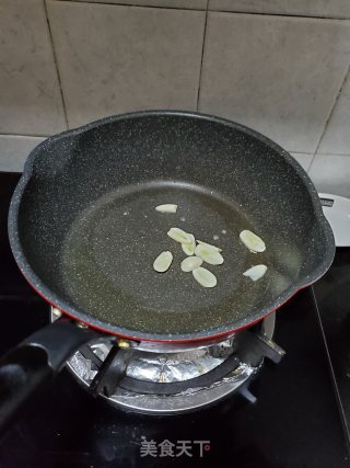 腊肠炒紫色菜心的做法步骤：5