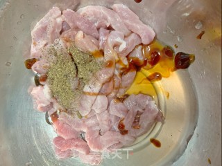小酥肉的做法步骤：1