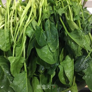 花生米拌菠菜的做法步骤：1