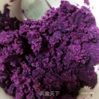 紫薯手擀面的做法步骤：1