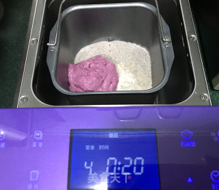 火龙果果皮汁黑麦吐司的做法步骤：3