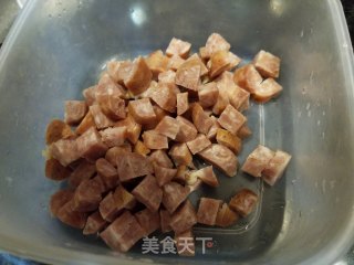 香肠蛋炒饭的做法步骤：1