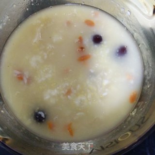 红枣枸杞2米粥的做法步骤：2