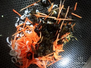 素三鲜酥皮馅饼的做法步骤：5