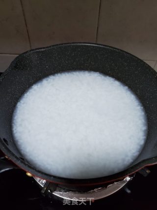 香菇鸡粒粥的做法步骤：1
