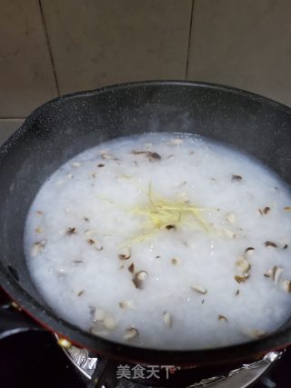 香菇鸡粒粥的做法步骤：8