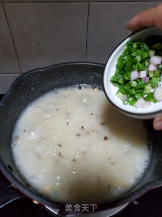 香菇鸡粒粥的做法步骤：10