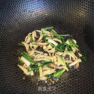 牛肉香芹汤粉的做法步骤：4