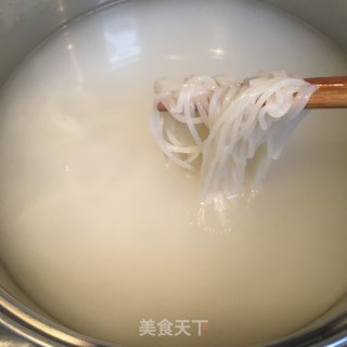 牛肉香芹汤粉的做法步骤：6