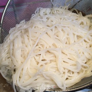 牛肉香芹汤粉的做法步骤：7