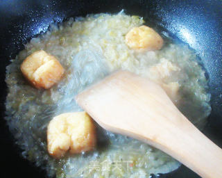 油豆腐酸菜煮粉条的做法步骤：5