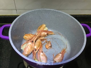 虾头萝卜三鲜饺子的做法步骤：2