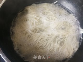 虾皮酸汤面的做法步骤：6