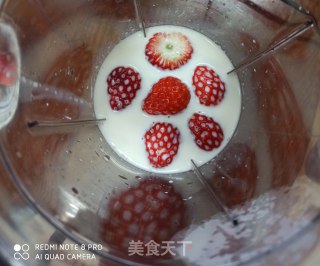 鲜奶草莓饮的做法步骤：3
