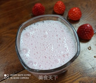 鲜奶草莓饮的做法步骤：5
