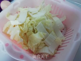 鸡蛋香肠煮面的做法步骤：1