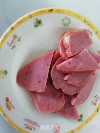 鸡蛋香肠煮面的做法步骤：2