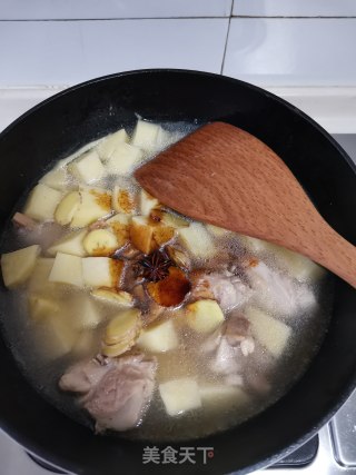 土豆烧鸡块的做法步骤：4