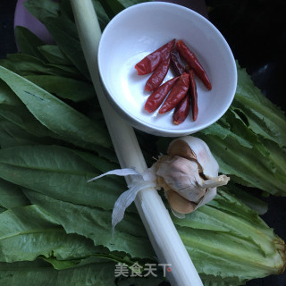 爆炒油麦菜的做法步骤：1