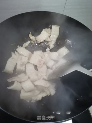 回锅肉的做法步骤：5