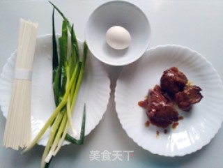 葱油叉烧拌面的做法步骤：1