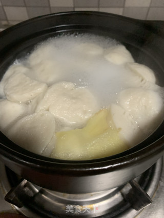 双菇翡翠鱼圆汤的做法步骤：4