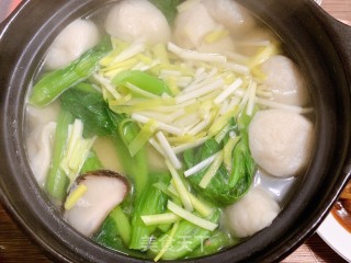 双菇翡翠鱼圆汤的做法步骤：6