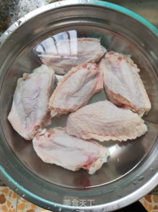香酥奥尔良鸡翅的做法步骤：1