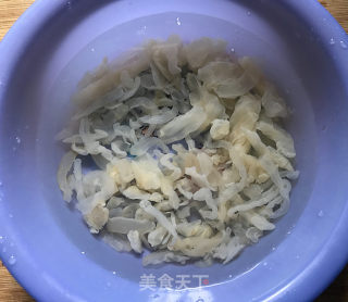 萝卜丝拌海蜇的做法步骤：2