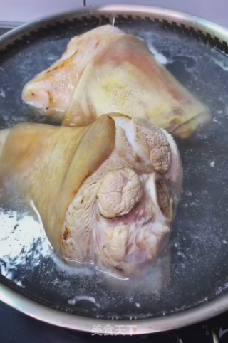 年夜饭----红烧肘子的做法步骤：3