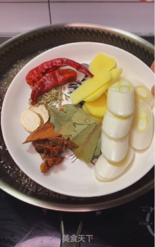 年夜饭----红烧肘子的做法步骤：6
