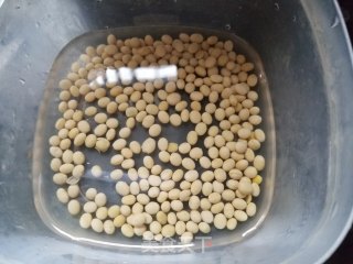 花生黄豆鸡爪汤的做法步骤：2