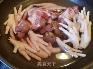 花生黄豆鸡爪汤的做法步骤：3