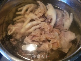 花生黄豆鸡爪汤的做法步骤：6