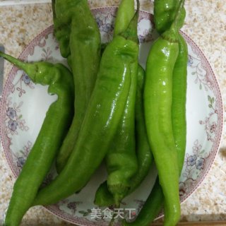尖椒炒肉的做法步骤：1