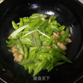 尖椒炒肉的做法步骤：4