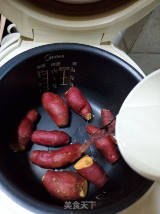 电饭煲焗番薯的做法步骤：3