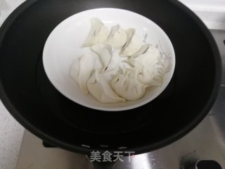 鸡蛋抱饺子的做法步骤：2