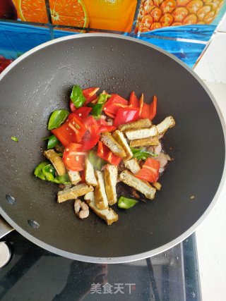 炸豆腐炒辣椒的做法步骤：8
