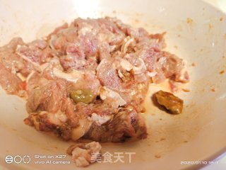 豆瓣洋葱炒牛肉的做法步骤：2