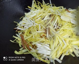 韭黄胡萝卜炒茶干的做法步骤：4